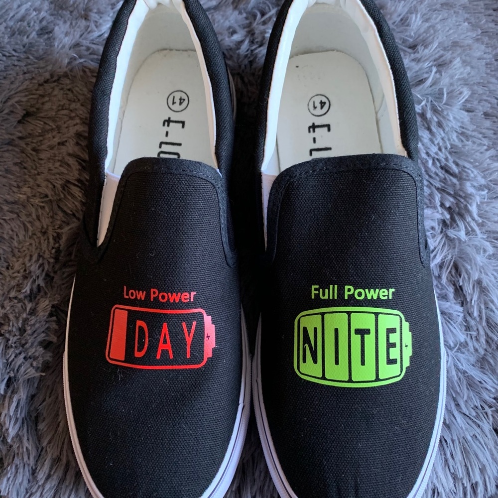 E-LOV CANVAS SLIP ON